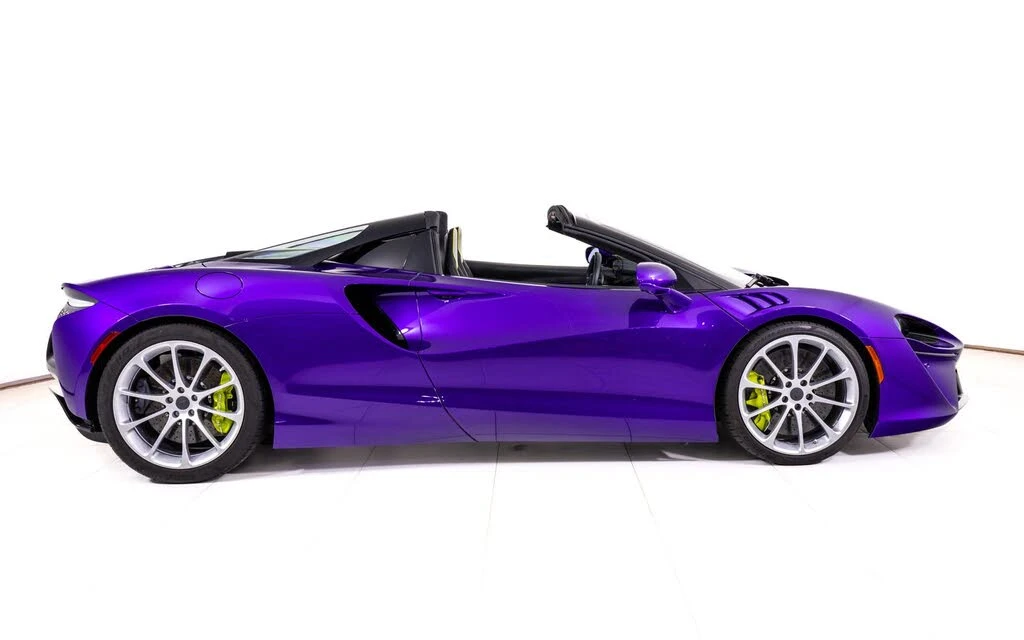 2025 McLaren Artura - Image 8 of 27
