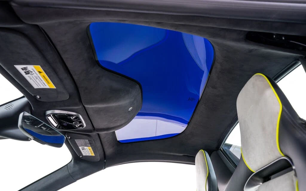 2025 McLaren Artura - Image 25 of 27