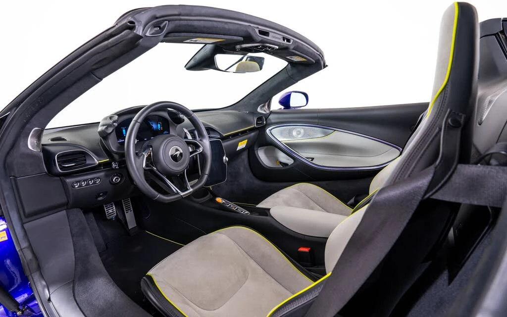 2025 McLaren Artura - Image 21 of 27