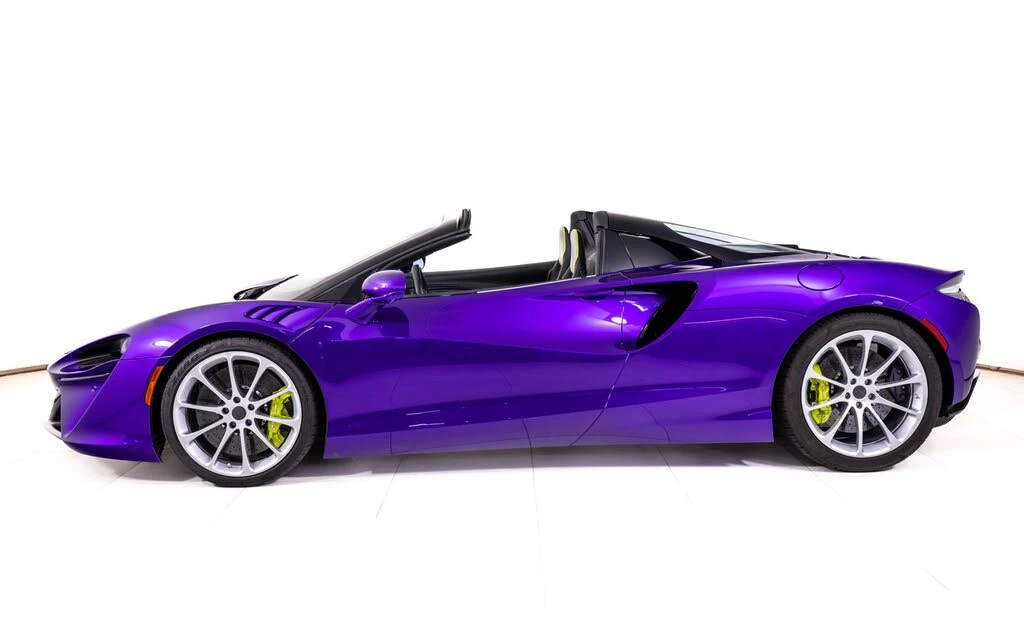 2025 McLaren Artura - Image 2 of 27