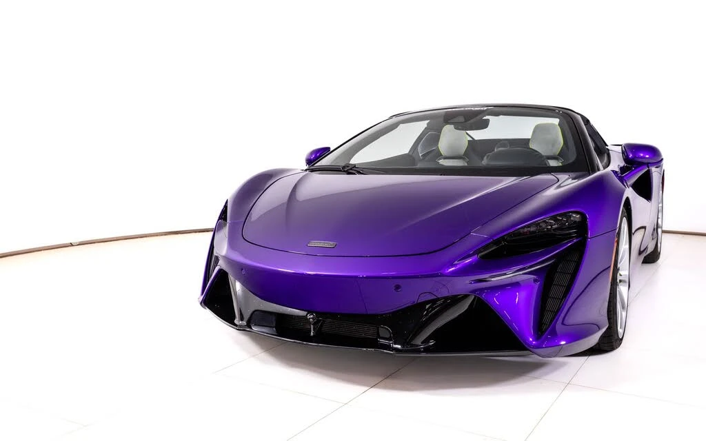 2025 McLaren Artura - Image 12 of 27