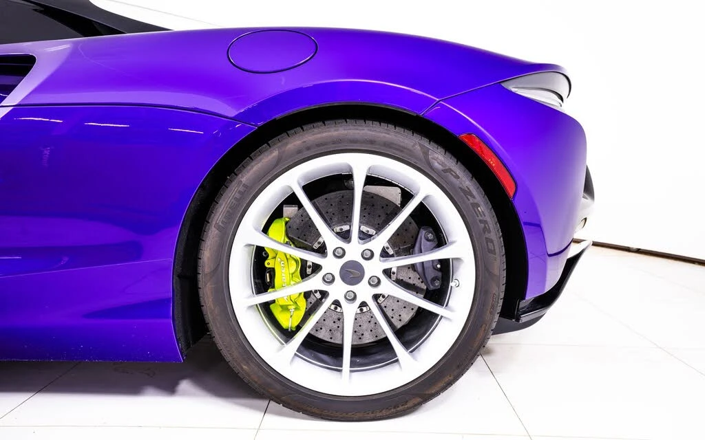 2025 McLaren Artura - Image 17 of 27