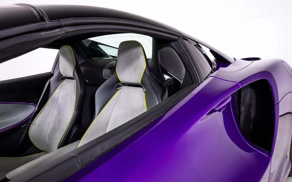 2025 McLaren Artura - Image 15 of 27