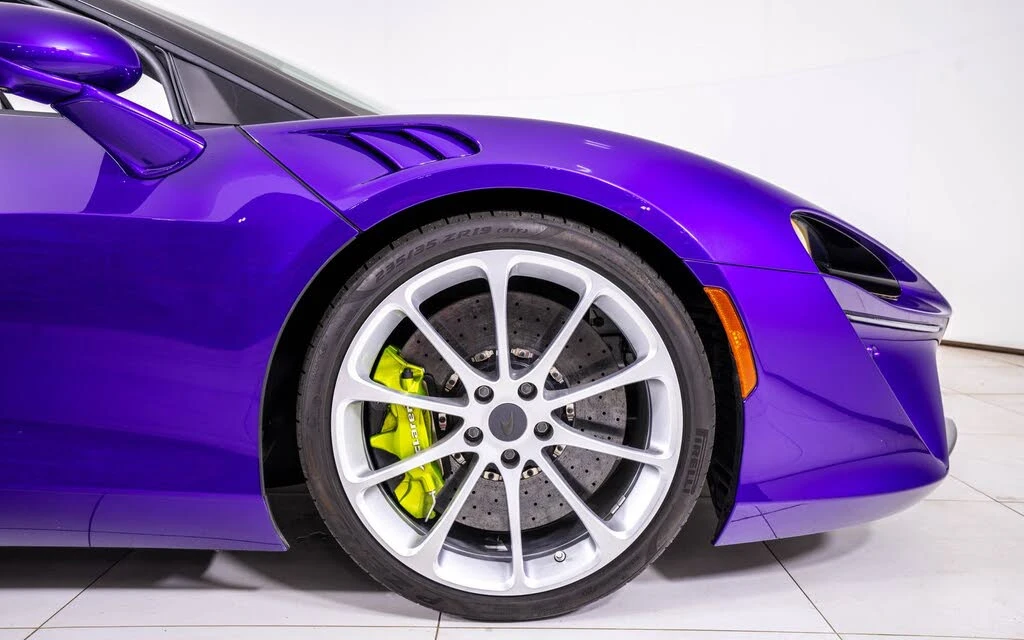 2025 McLaren Artura - Image 19 of 27
