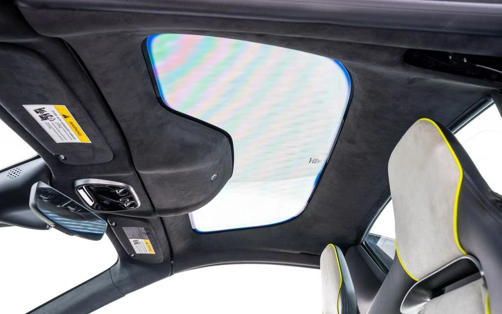 2025 McLaren Artura - Image 26 of 27