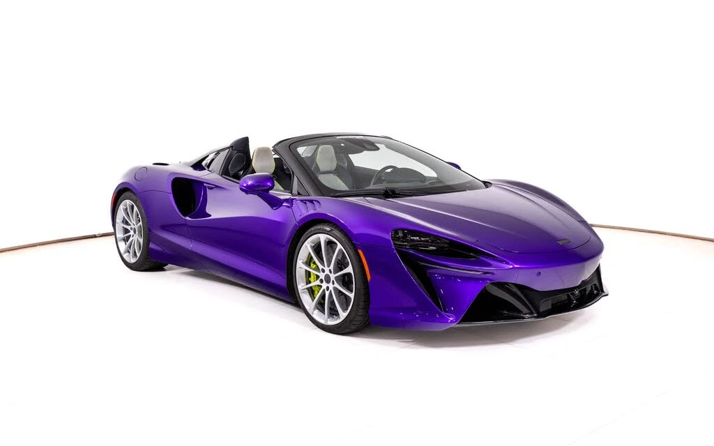 2025 McLaren Artura - Image 9 of 27
