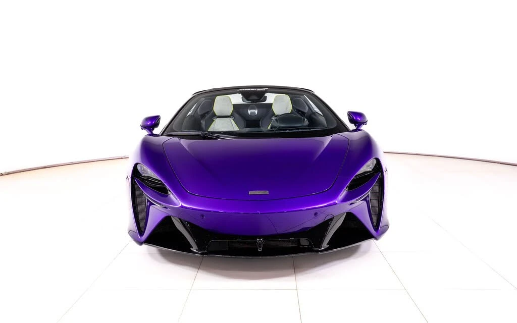 2025 McLaren Artura - Image 10 of 27