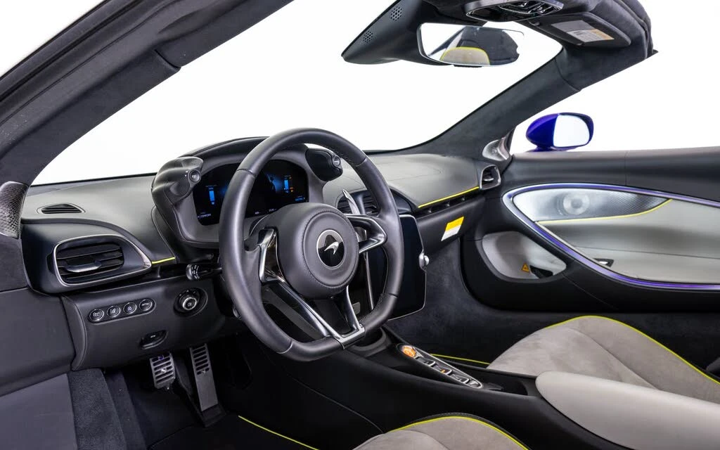 2025 McLaren Artura - Image 20 of 27