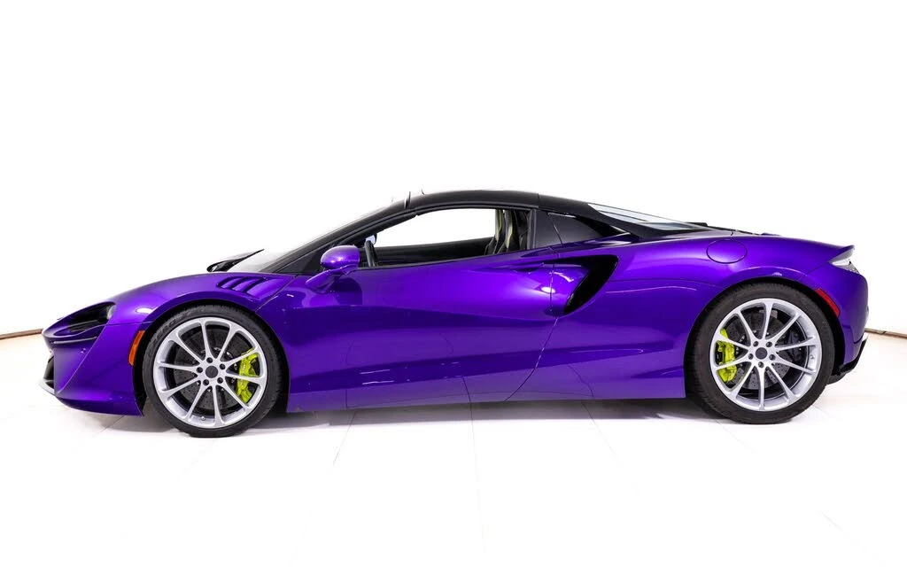 2025 McLaren Artura - Image 3 of 27