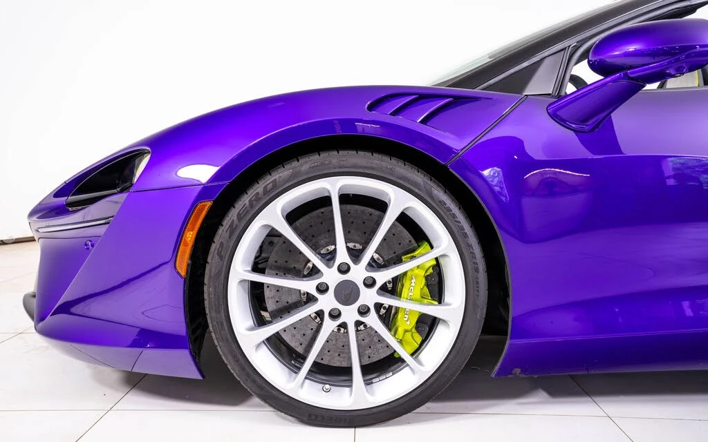 2025 McLaren Artura - Image 16 of 27