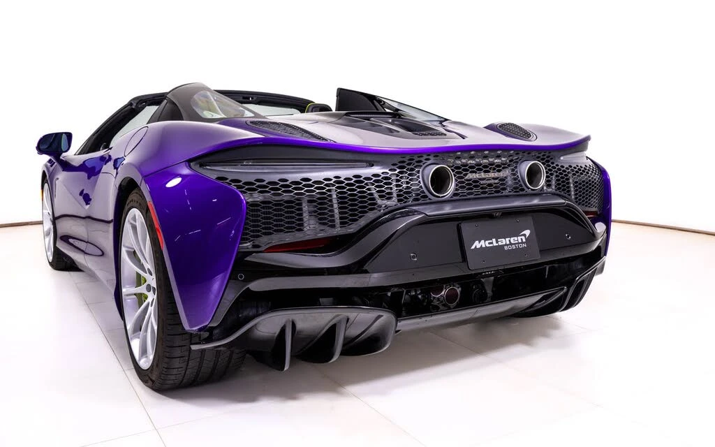 2025 McLaren Artura - Image 13 of 27