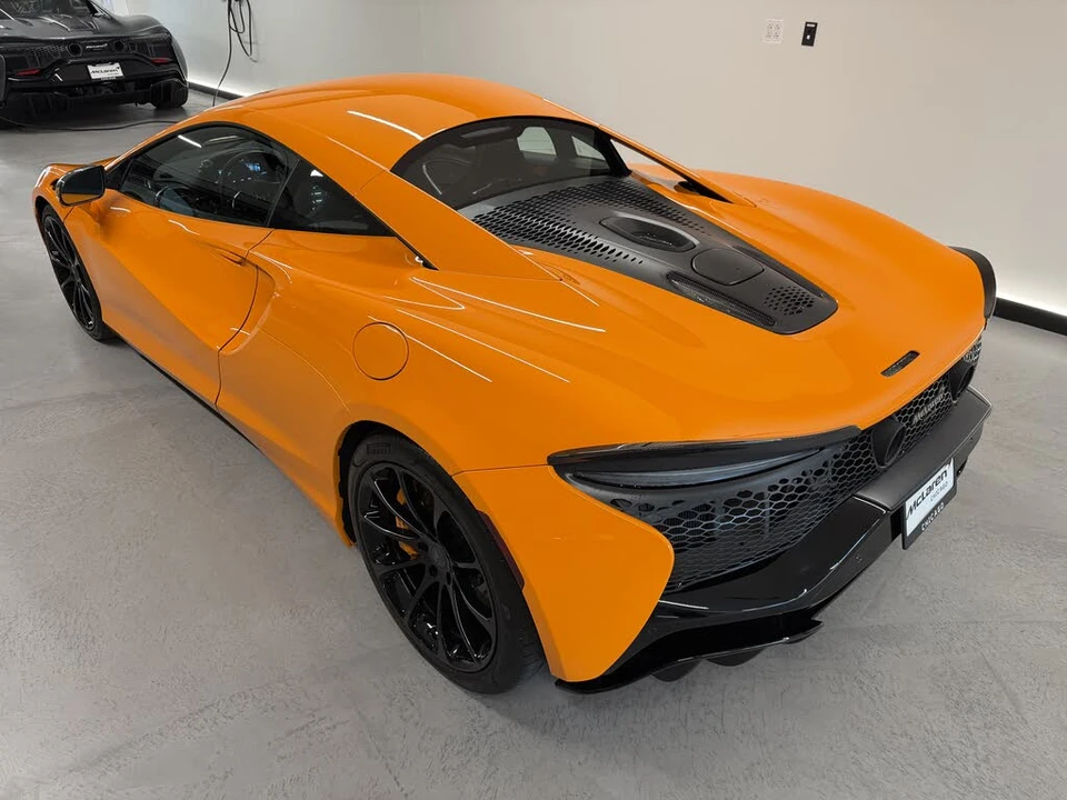 2025 McLaren Artura - Image 4 of 21