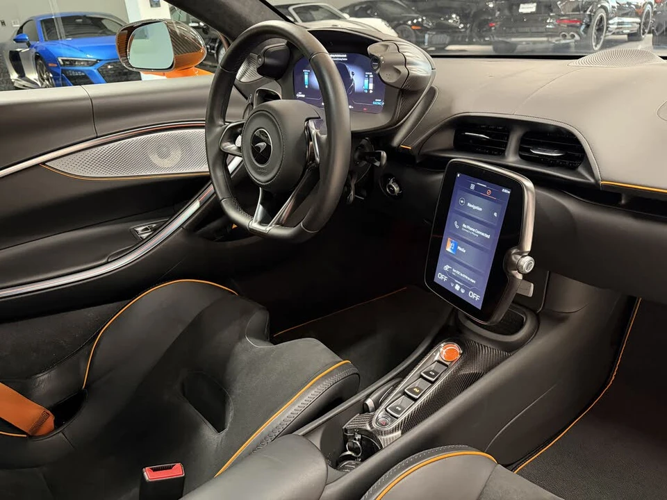 2025 McLaren Artura - Image 21 of 21