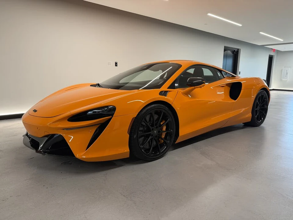 2025 McLaren Artura - Image 14 of 21