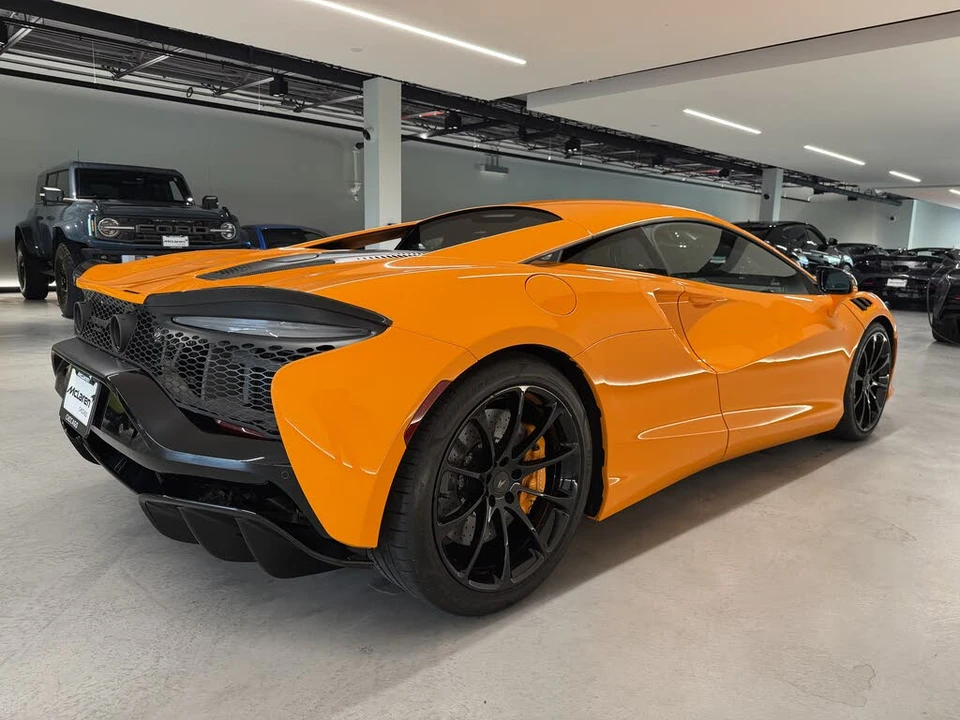 2025 McLaren Artura - Image 8 of 21