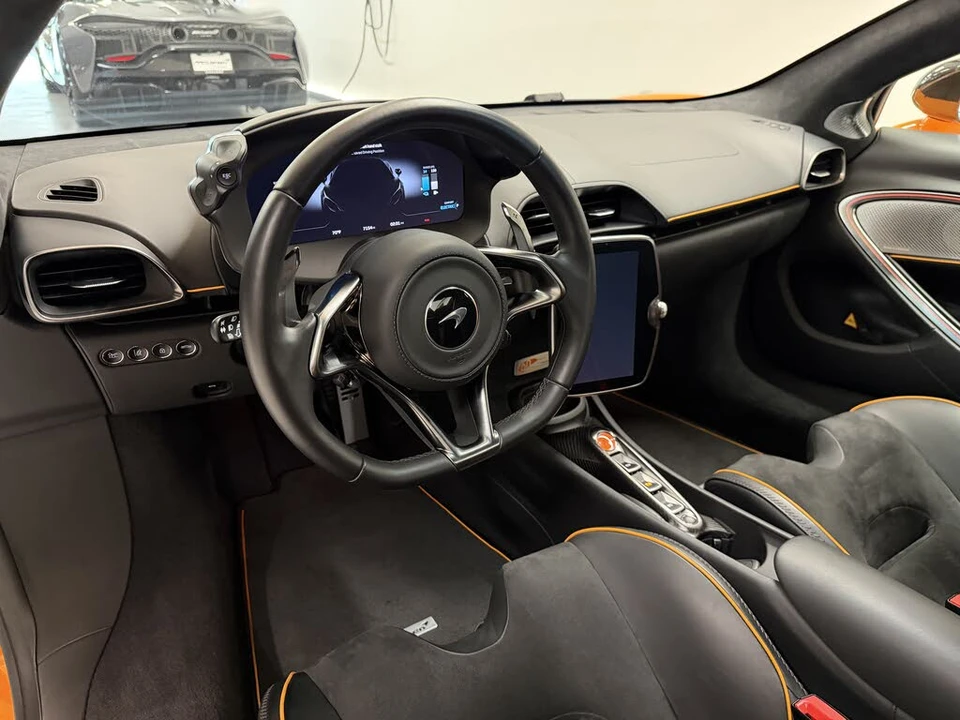 2025 McLaren Artura - Image 16 of 21