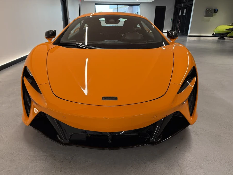 2025 McLaren Artura - Image 13 of 21