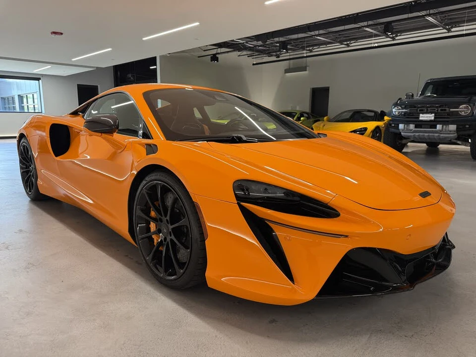2025 McLaren Artura - Image 11 of 21