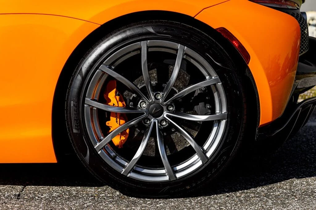 2025 McLaren Artura - Image 25 of 31