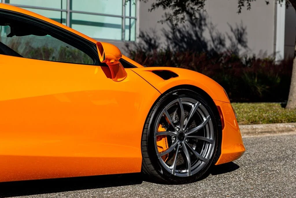 2025 McLaren Artura - Image 30 of 31