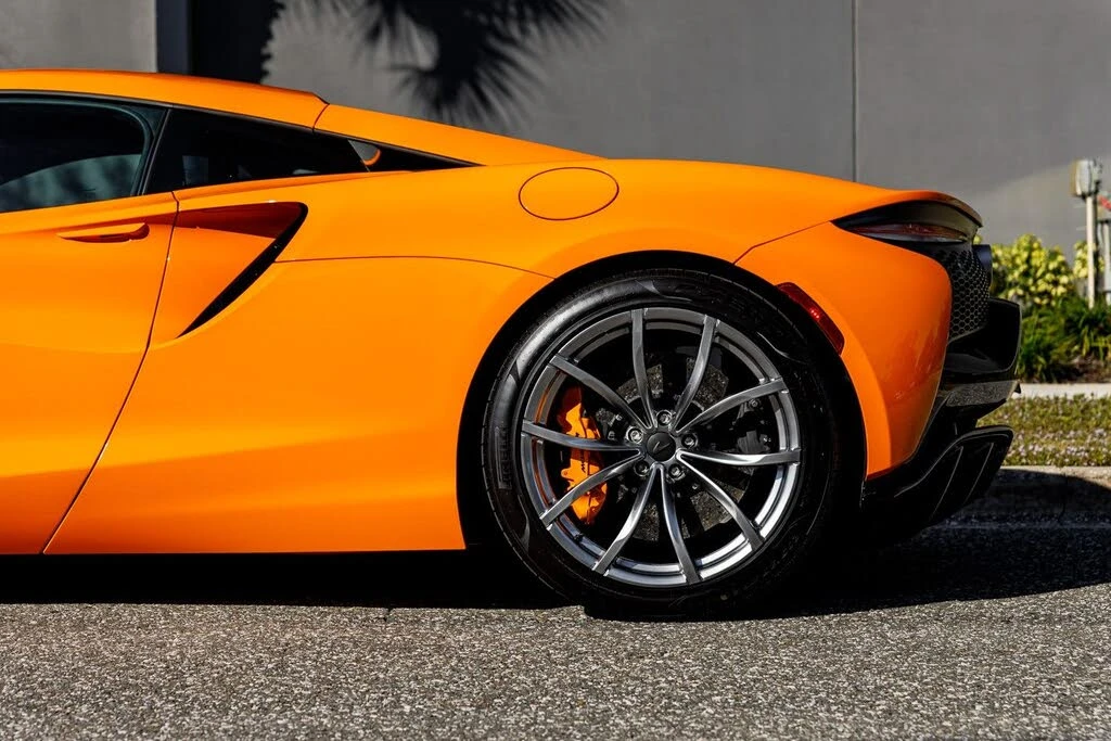 2025 McLaren Artura - Image 23 of 31