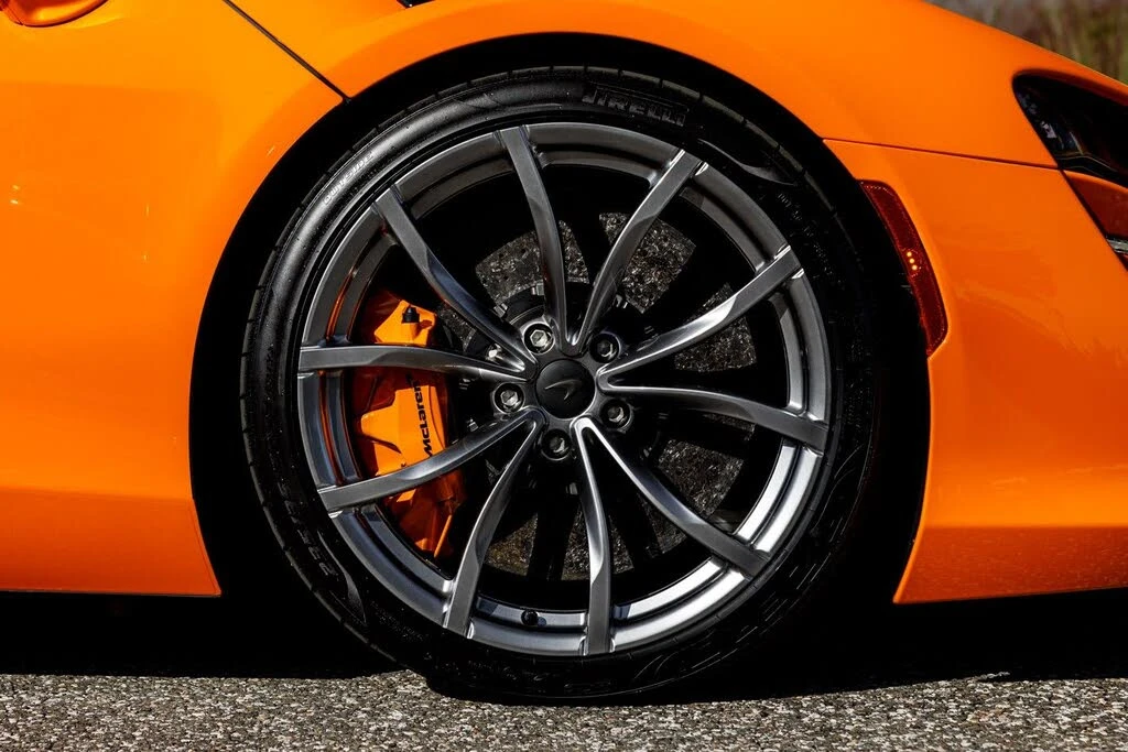 2025 McLaren Artura - Image 8 of 31