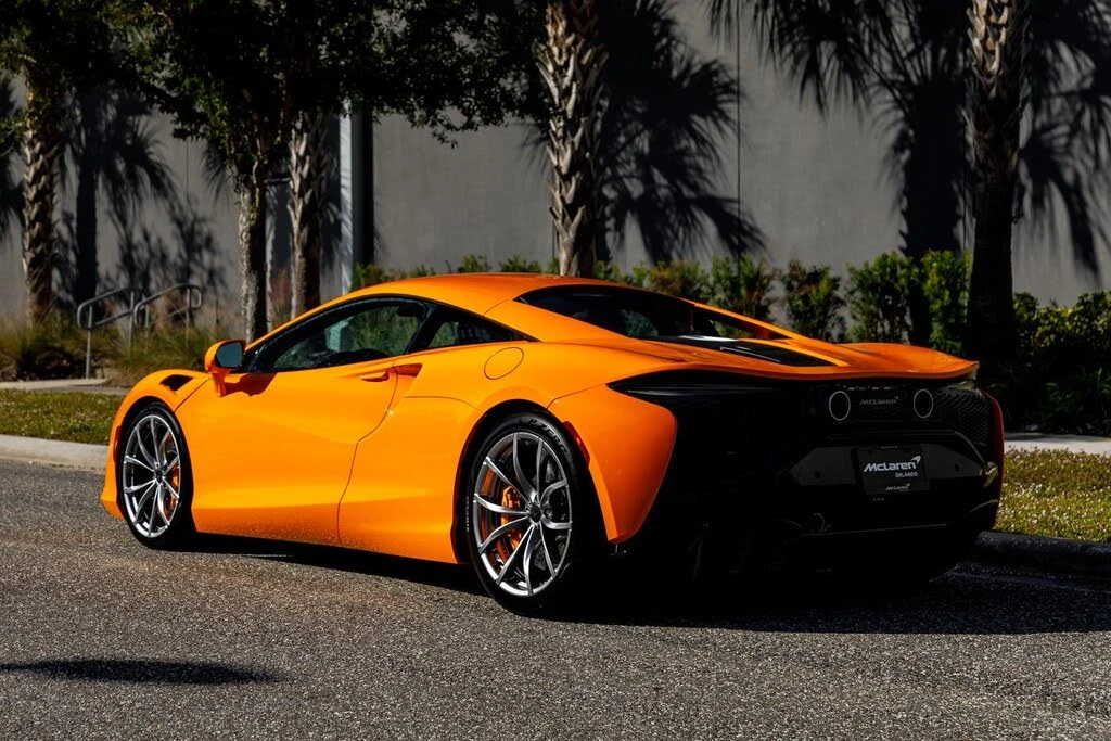 2025 McLaren Artura - Image 26 of 31