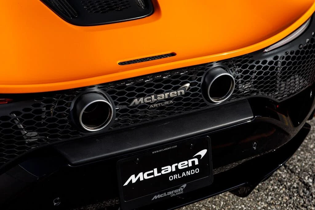 2025 McLaren Artura - Image 28 of 31