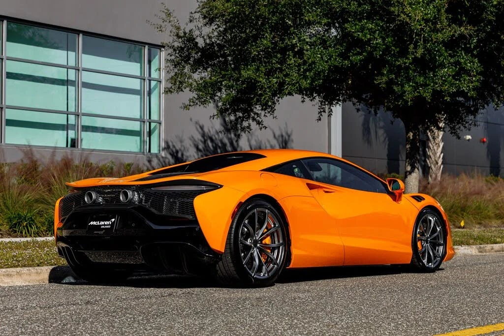 2025 McLaren Artura - Image 10 of 31