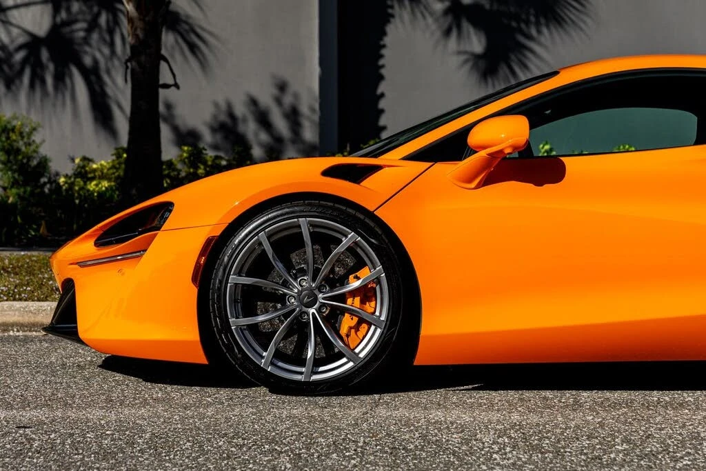 2025 McLaren Artura - Image 22 of 31