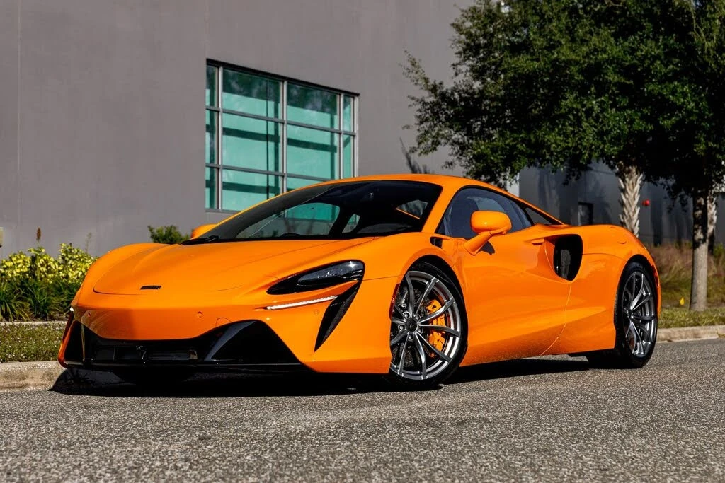 2025 McLaren Artura - Image 18 of 31