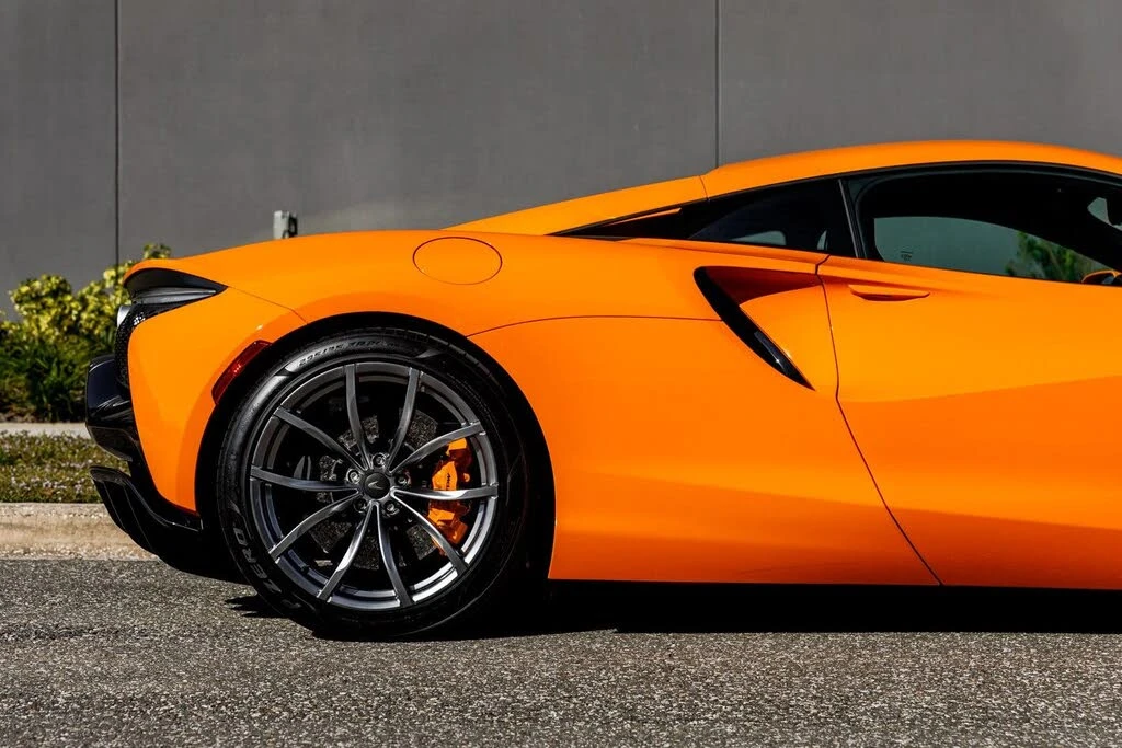 2025 McLaren Artura - Image 5 of 31