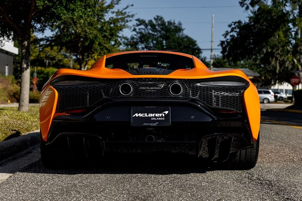 2025 McLaren Artura - Image 12 of 31
