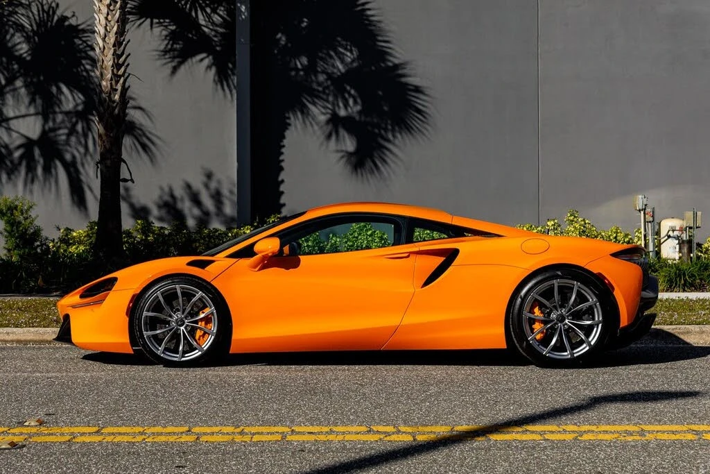 2025 McLaren Artura - Image 21 of 31