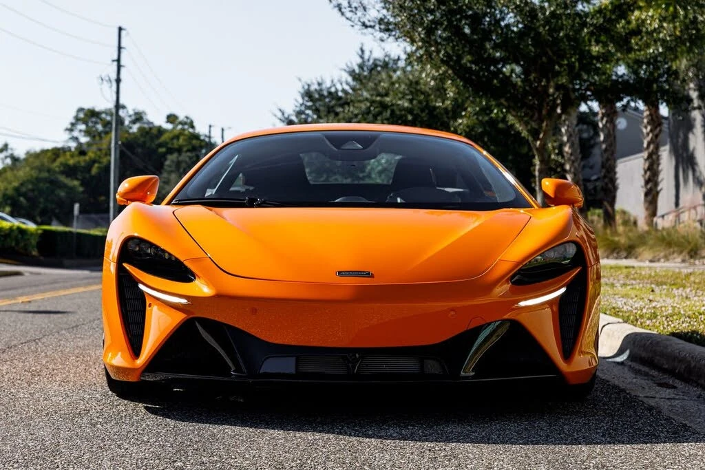 2025 McLaren Artura - Image 14 of 31