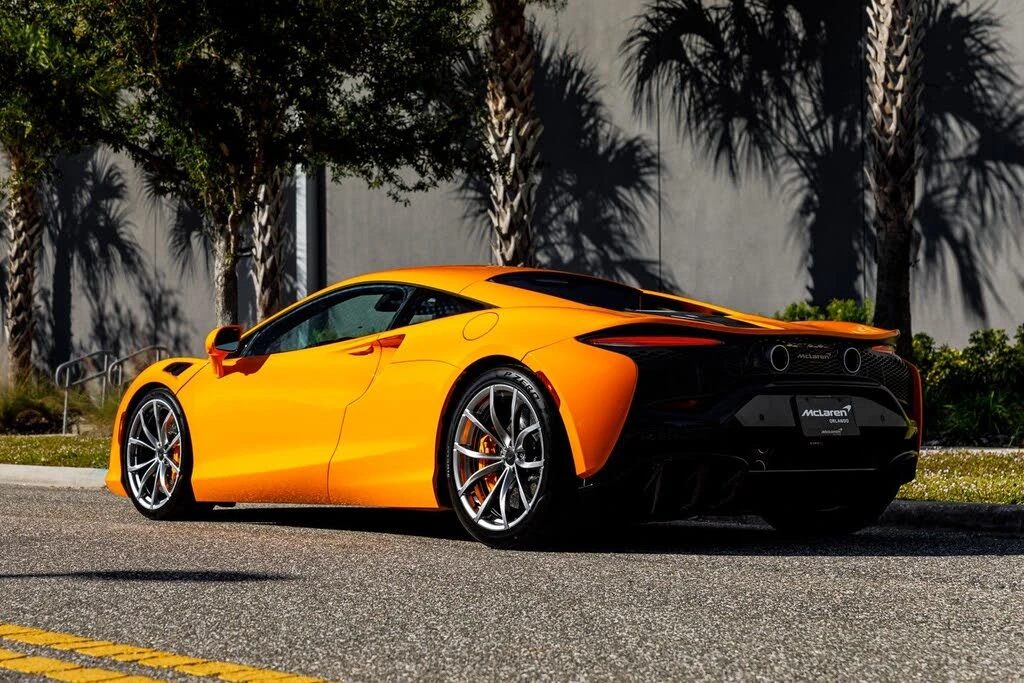 2025 McLaren Artura - Image 27 of 31