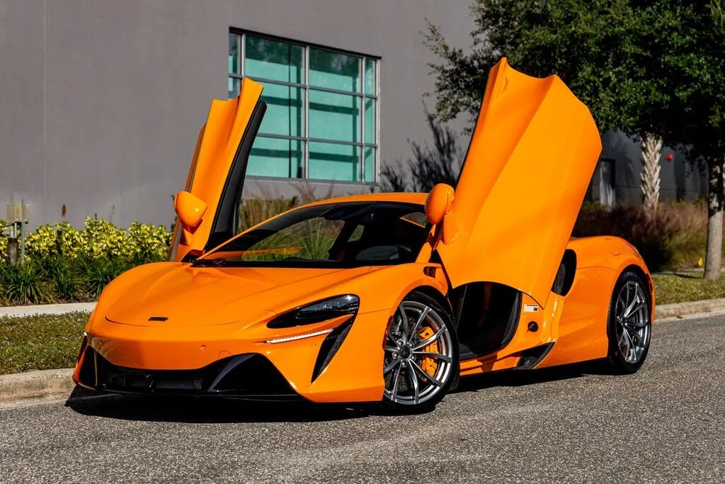 2025 McLaren Artura - Image 20 of 31