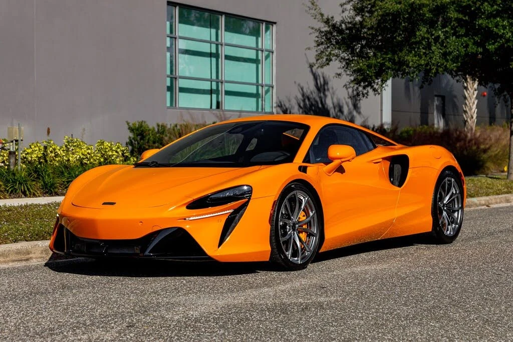 2025 McLaren Artura - Image 16 of 31