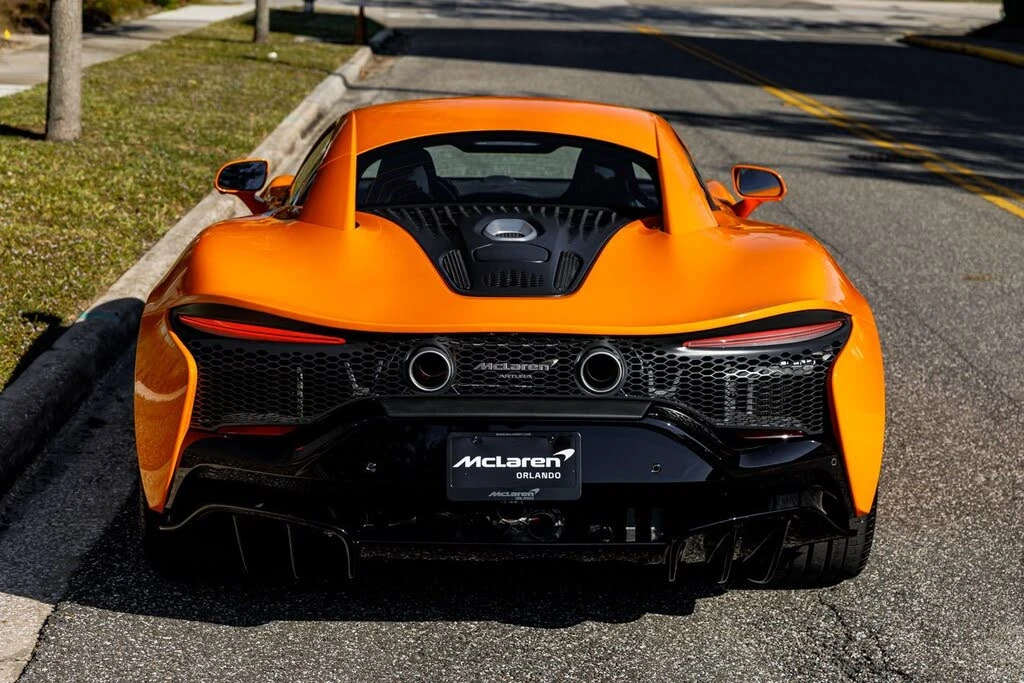 2025 McLaren Artura - Image 11 of 31