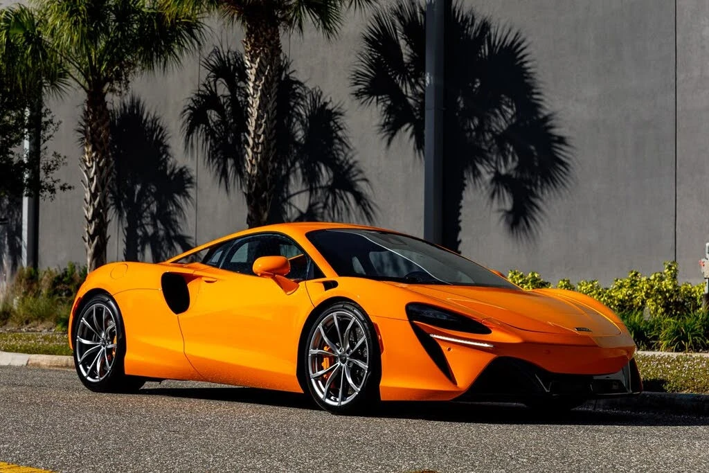 2025 McLaren Artura - Image 3 of 31