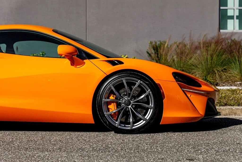 2025 McLaren Artura - Image 6 of 31