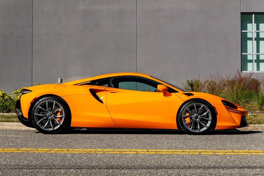 2025 McLaren Artura - Image 4 of 31