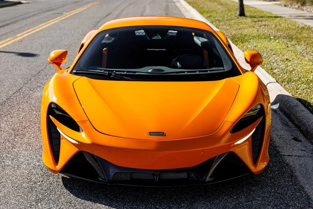 2025 McLaren Artura - Image 13 of 31