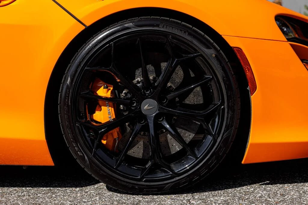2025 McLaren Artura - Image 15 of 31