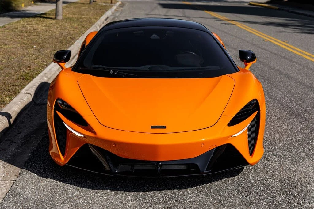 2025 McLaren Artura - Image 17 of 31
