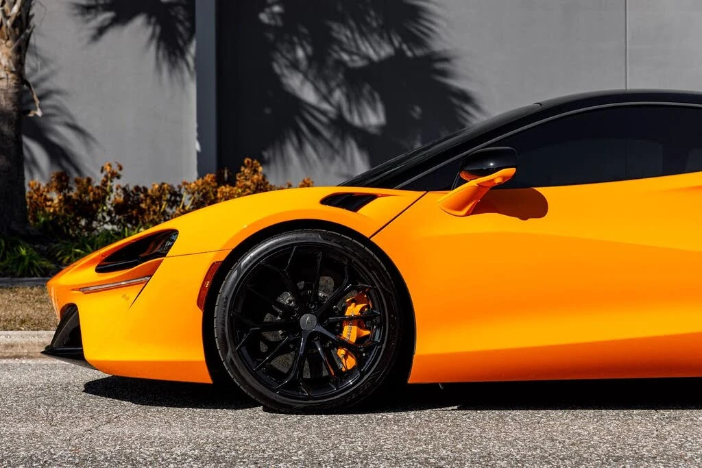2025 McLaren Artura - Image 25 of 31