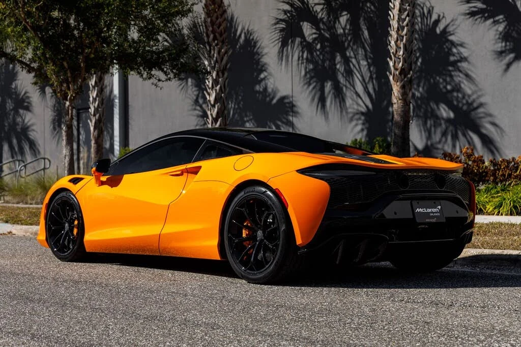 2025 McLaren Artura - Image 23 of 31