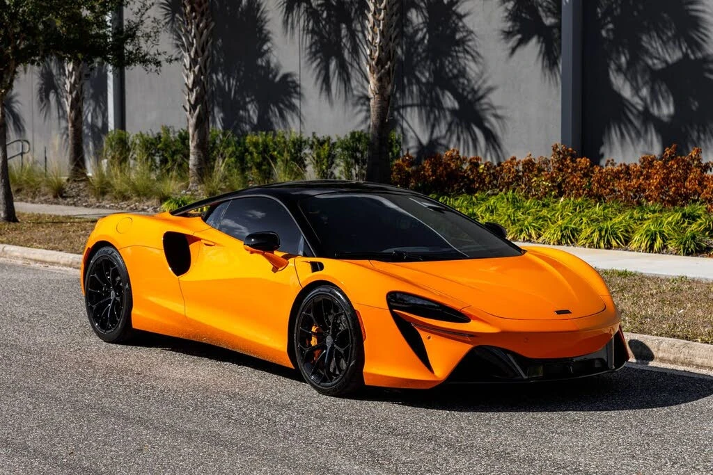 2025 McLaren Artura - Image 8 of 31