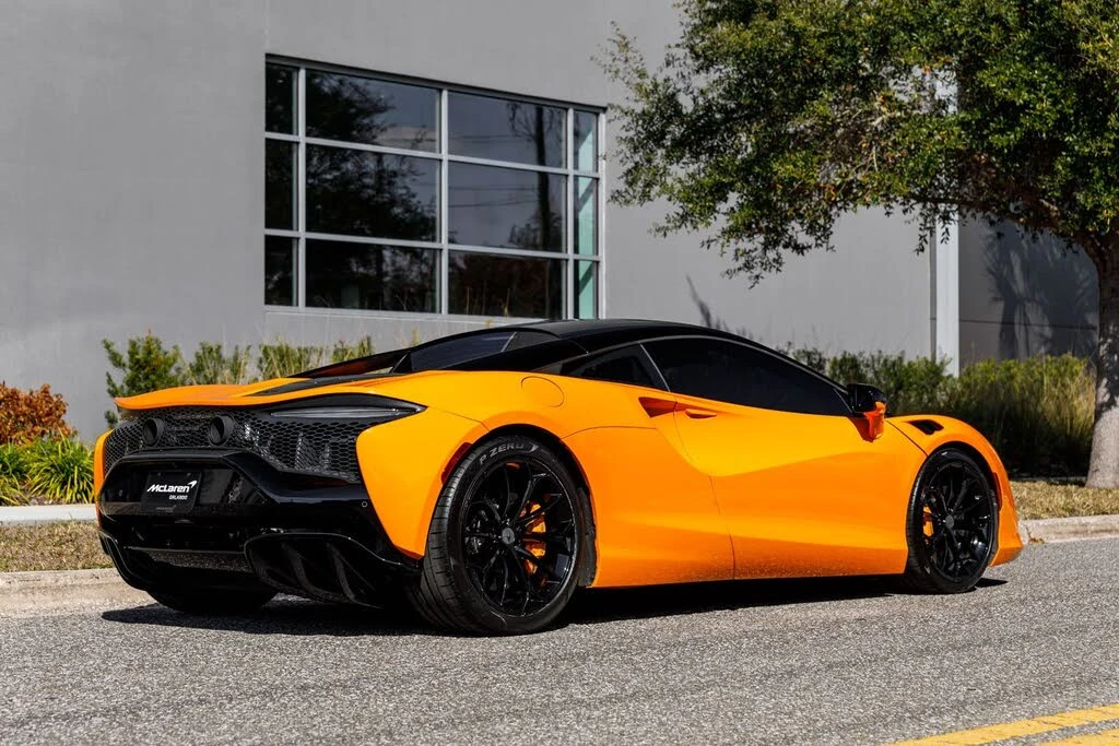 2025 McLaren Artura - Image 6 of 31