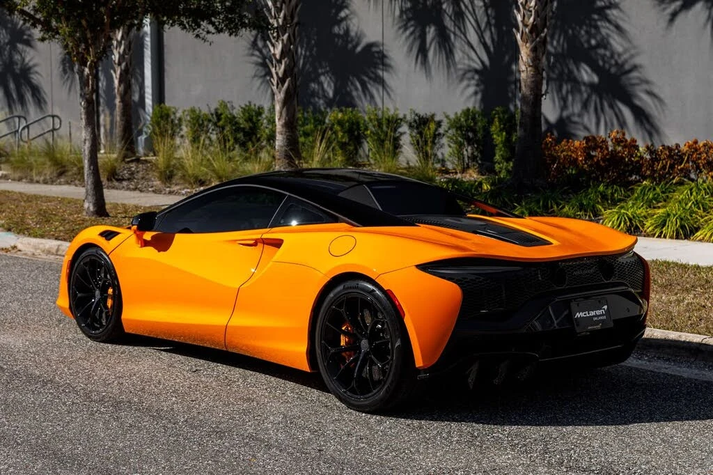 2025 McLaren Artura - Image 22 of 31